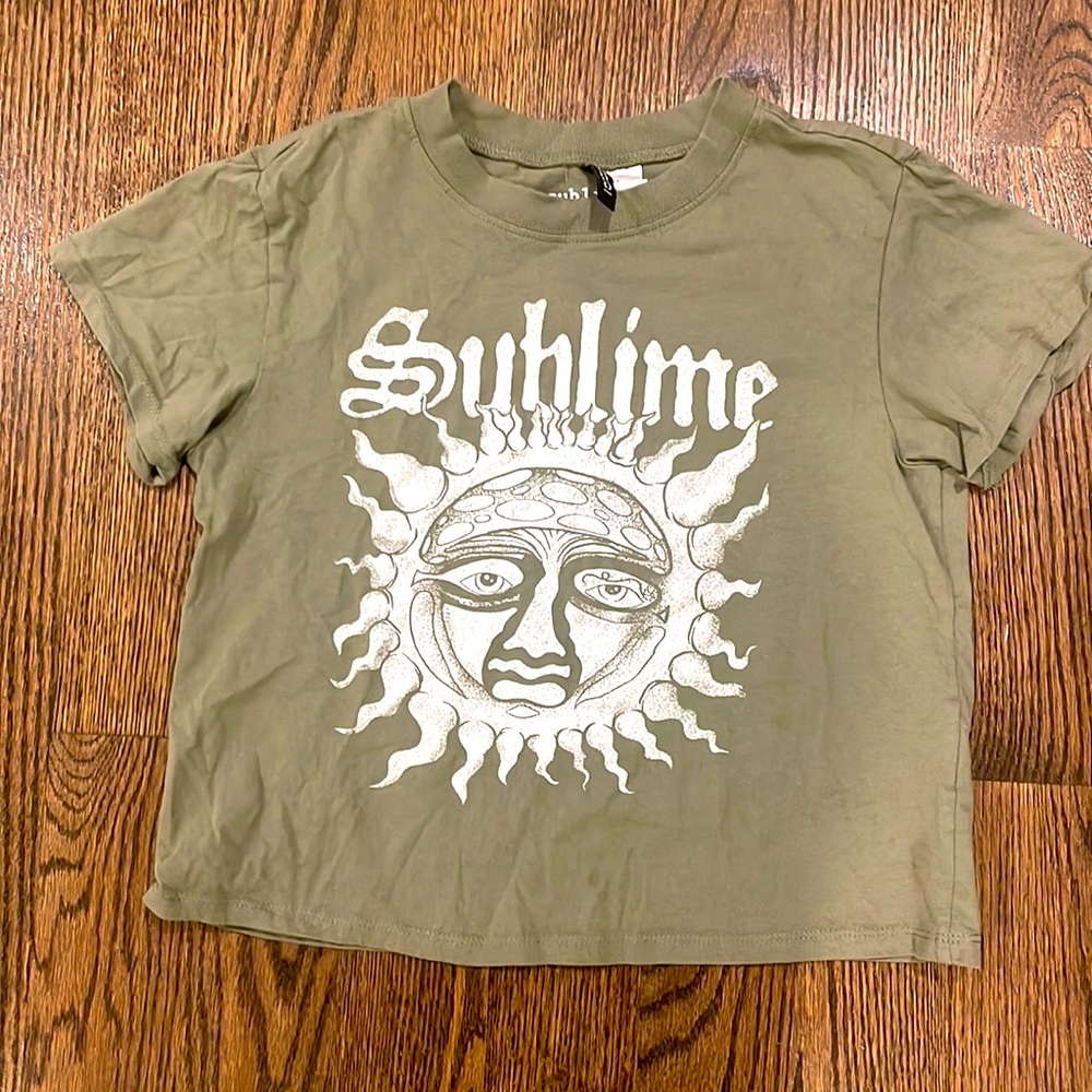 •olive green sublime t-shirt •kind of cropped